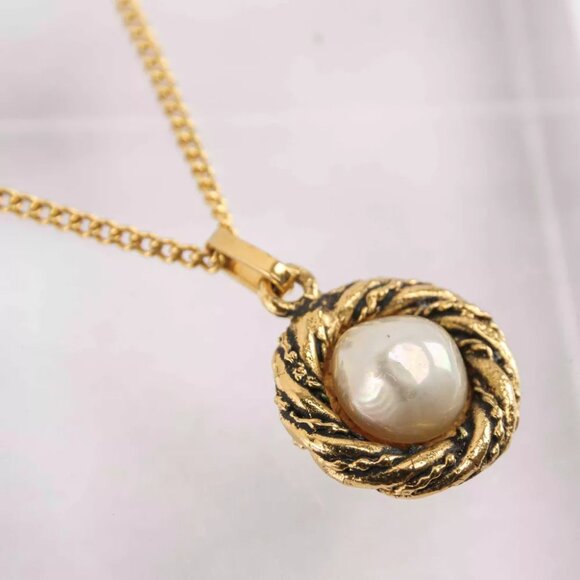 Authentic CHANEL Faux Pearl Pendant Necklace - Picture 9 of 13
